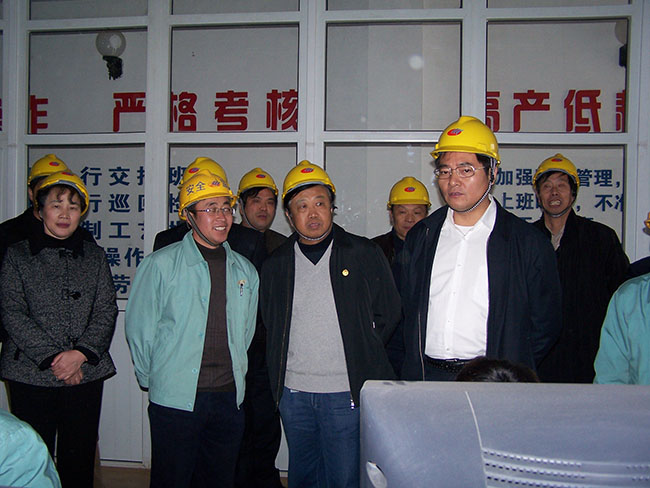2007年1月11日，張家港市委書記黃欽到集團核心企業(yè)華昌化工考察