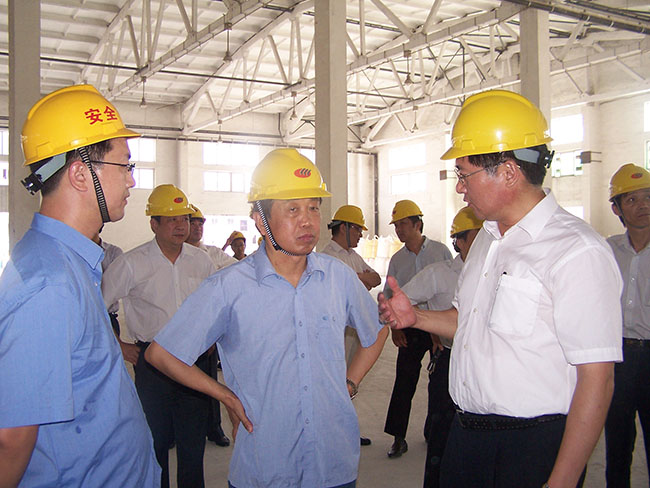 2009年7月20日，張家港市委書記黃欽來我公司進行高溫慰問及夏季安全生產(chǎn)檢查